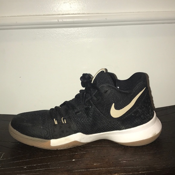 kyrie 3s black